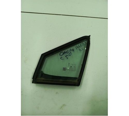 Форточка двери передняя левая