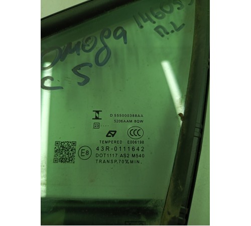 Форточка двери передняя левая