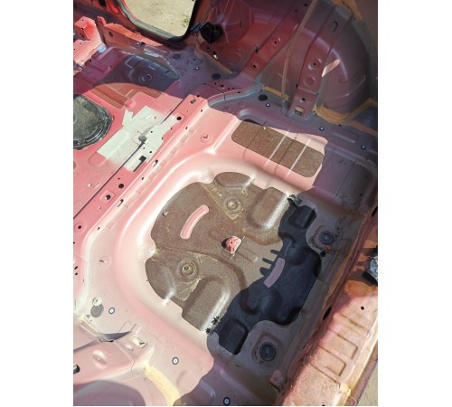 Ниша багажника (запасного колеса)