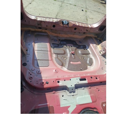 Ниша багажника (запасного колеса)