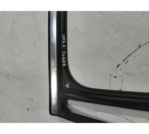 Уплотнитель стекла двери (задний левый)