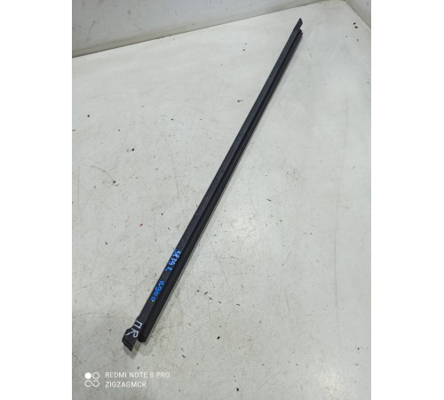 Уплотнитель стекла передний правый внутренний