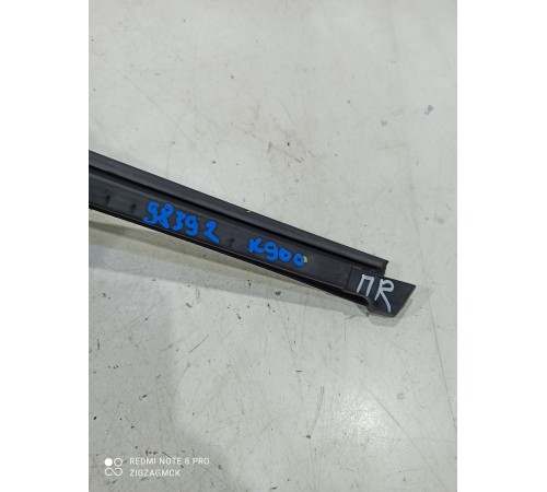 Уплотнитель стекла передний правый внутренний