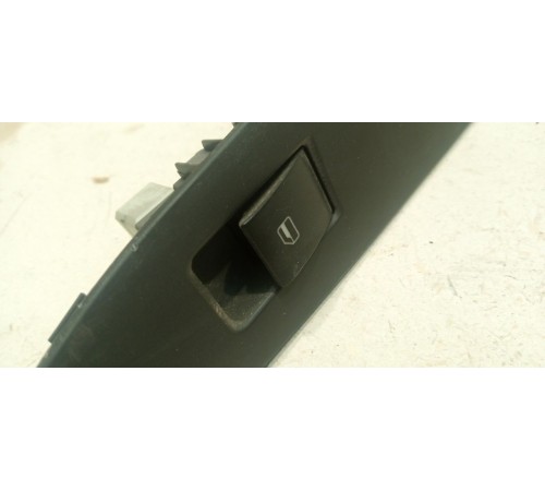 Кнопка стеклоподъемника задняя левая