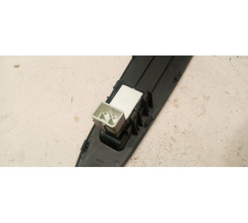 Кнопка стеклоподъемника задняя левая