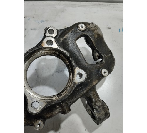 Кулак поворотный передний левый