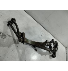 Кулак поворотный передний левый