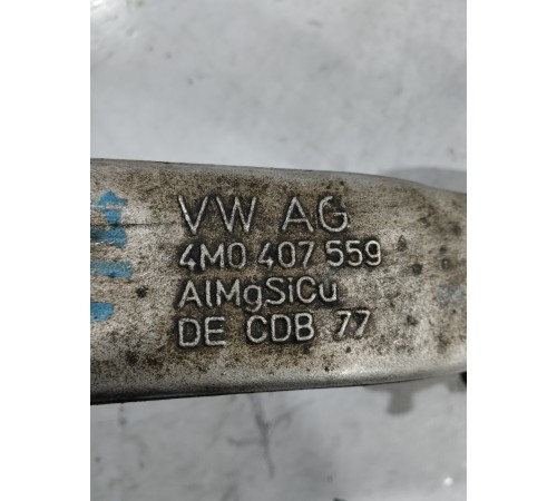 Кулак поворотный передний левый