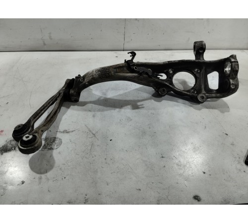 Кулак поворотный передний левый