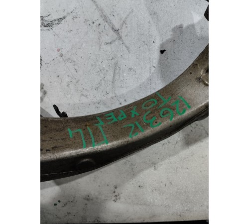 Кулак поворотный передний левый