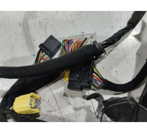 Электропроводка двери передняя левая