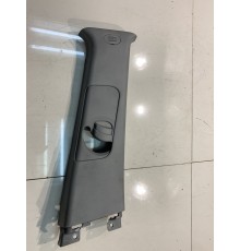 Накладка центральной стойки (правая)