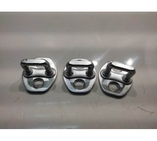 Ответная часть замка двери (3 шт)