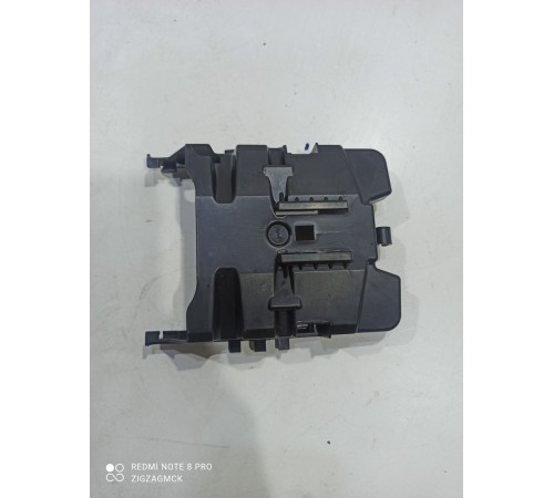 Защитный кожух замка двери (передний правый)