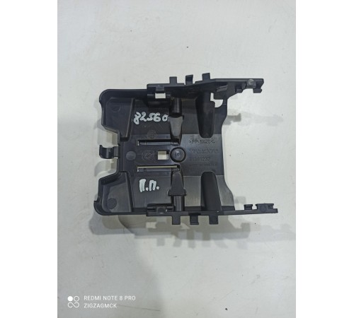 Защитный кожух замка двери (передний правый)