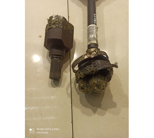 Полуось (привод) (передний, левый)