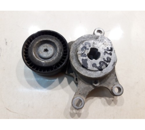 Ролик-натяжитель с кронштейном