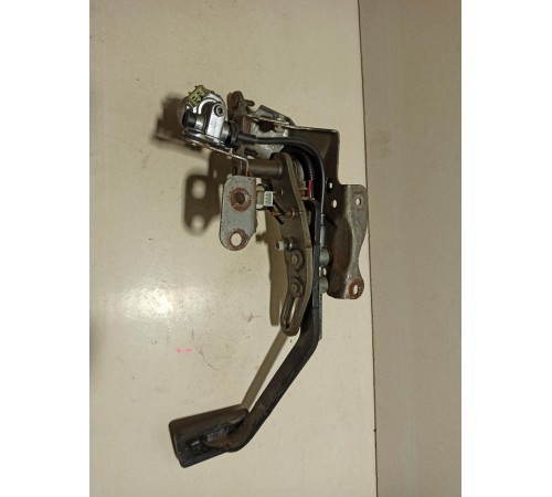 Педаль тормоза