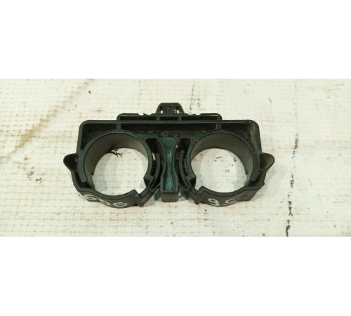 Кронштейн патрубков охлаждения