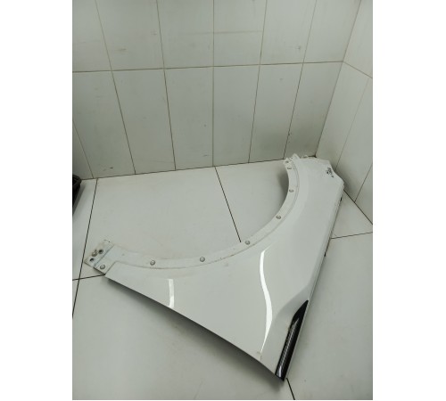 Крыло переднее левое