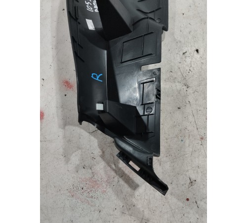 Обшивка задней правой стойки