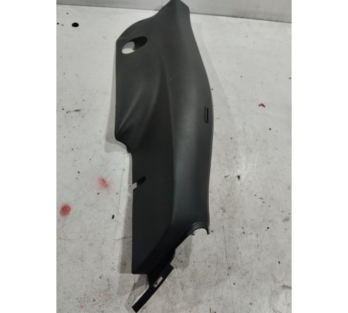 Обшивка задней правой стойки