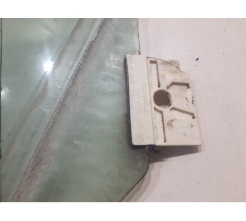 Стекло двери (переднее правое)