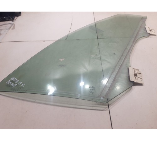 Стекло двери (переднее правое)