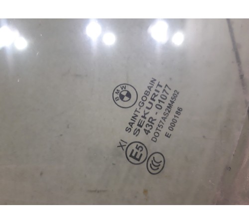 Стекло двери (переднее правое)