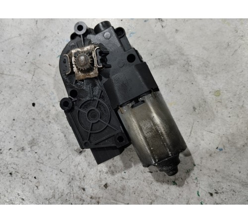 Моторчик люка передний