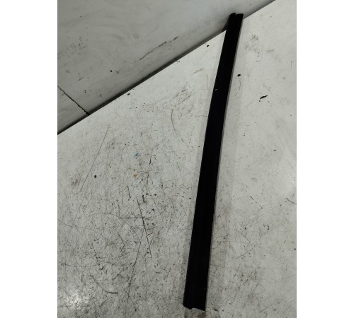 Уплотнитель стекла задний правый внутренний