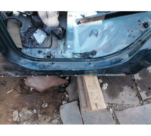 Порог левый с центральной стойкой