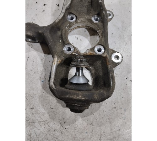 Кулак поворотный(передний правый)