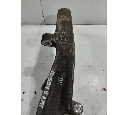 Кулак поворотный(передний правый)