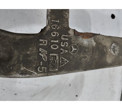 Кулак поворотный(передний правый)