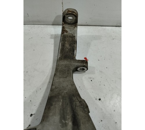 Кулак поворотный(передний правый)