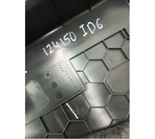 Обшивка центральной стойки правая нижняя