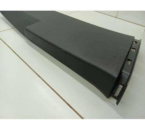 Обшивка центральной стойки правая нижняя