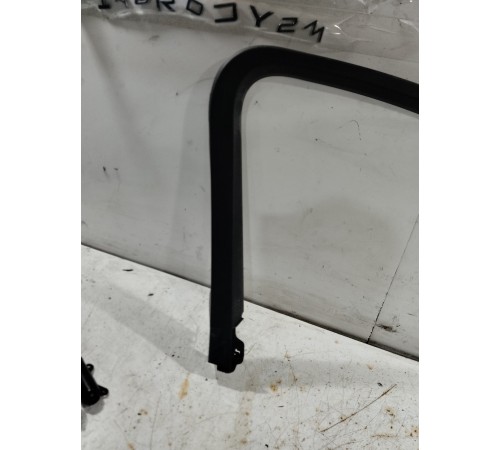 Накладка стекла рамки передняя левая