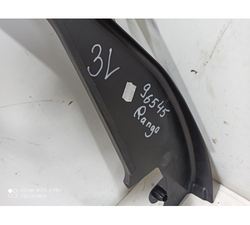 Накладка стекла двери (задняя левая внутренняя)