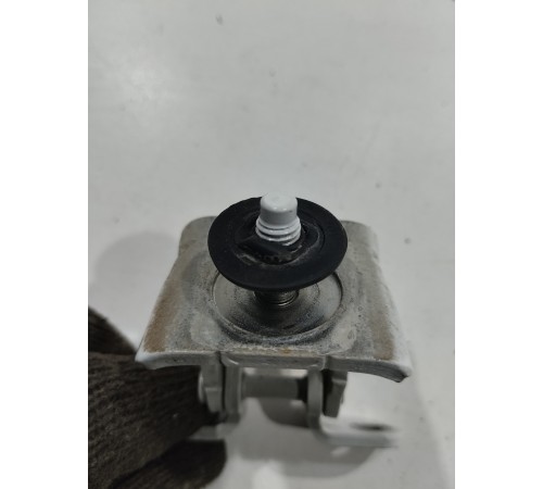 Петля багажника