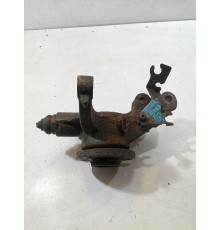 Кулак поворотный передний правый