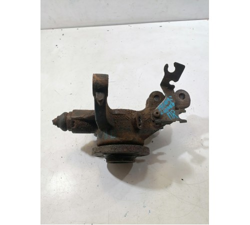 Кулак поворотный передний правый