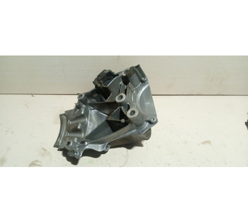 Кронштейн опоры двигателя