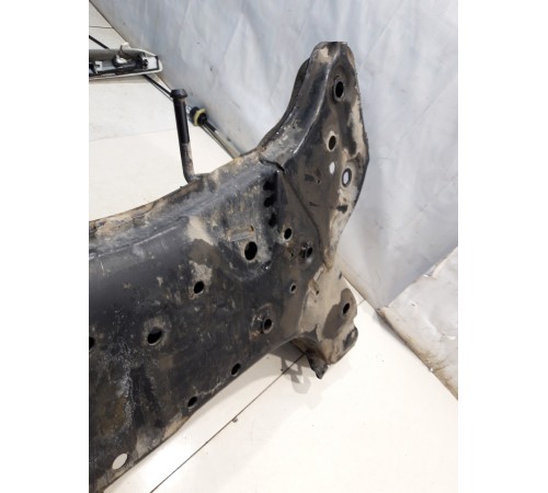 Подрамник передний