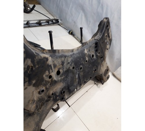 Подрамник передний