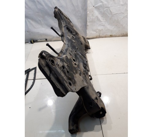 Подрамник передний