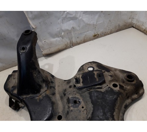 Подрамник передний