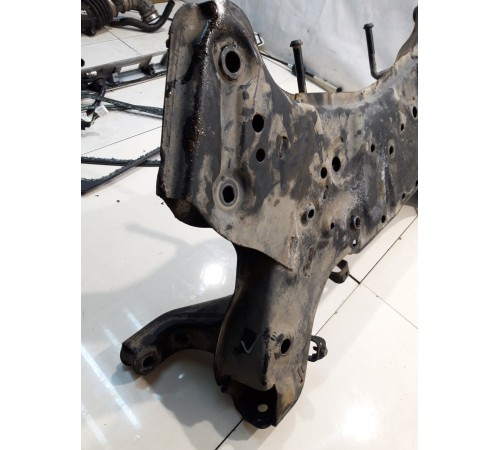 Подрамник передний