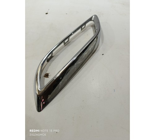 Накладка бампера передняя правая декоративная